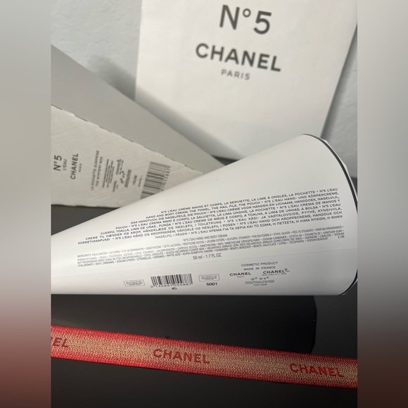 CHANEL N°5 L’EAU The Mystery Box Factory 5 Collection Pochette SET PLUS GIFT BAG - Picture 8 of 9